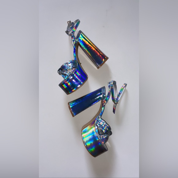 INCREDIBLE IRIDESCENT PUMPS - Picture 2 of 4